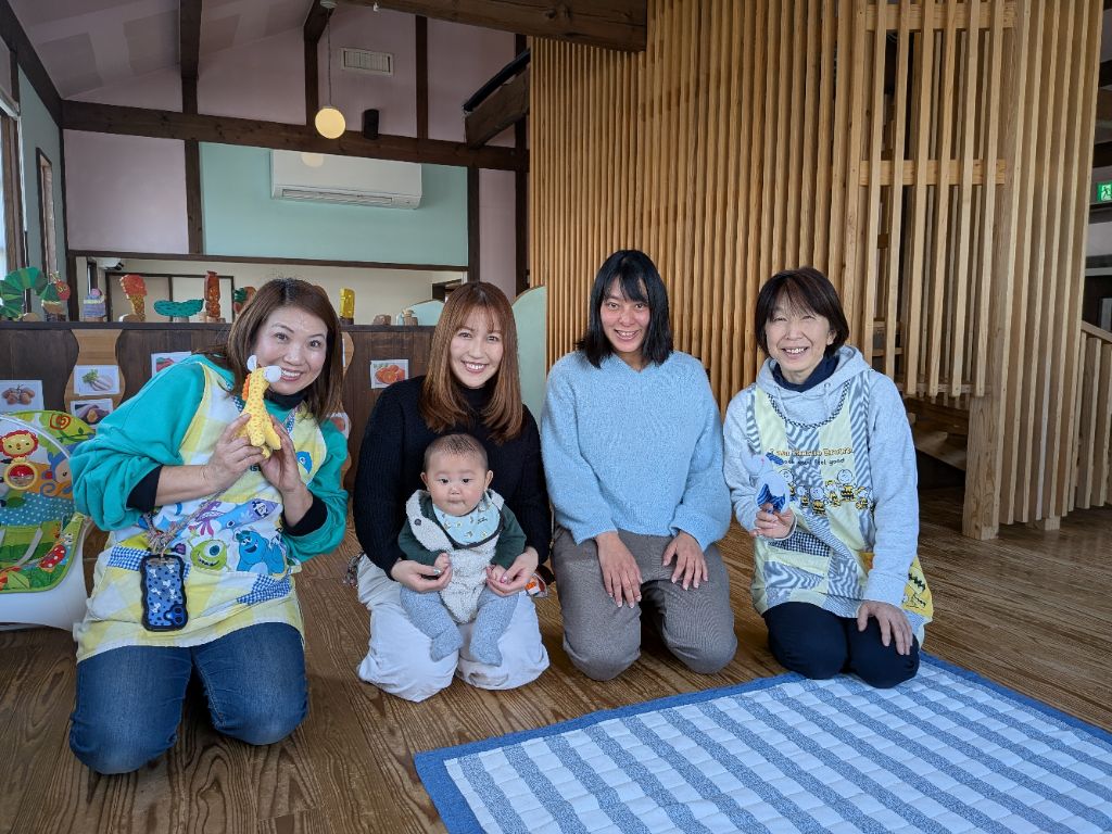 子育て支援センターあんの利用者さんとスタッフさん