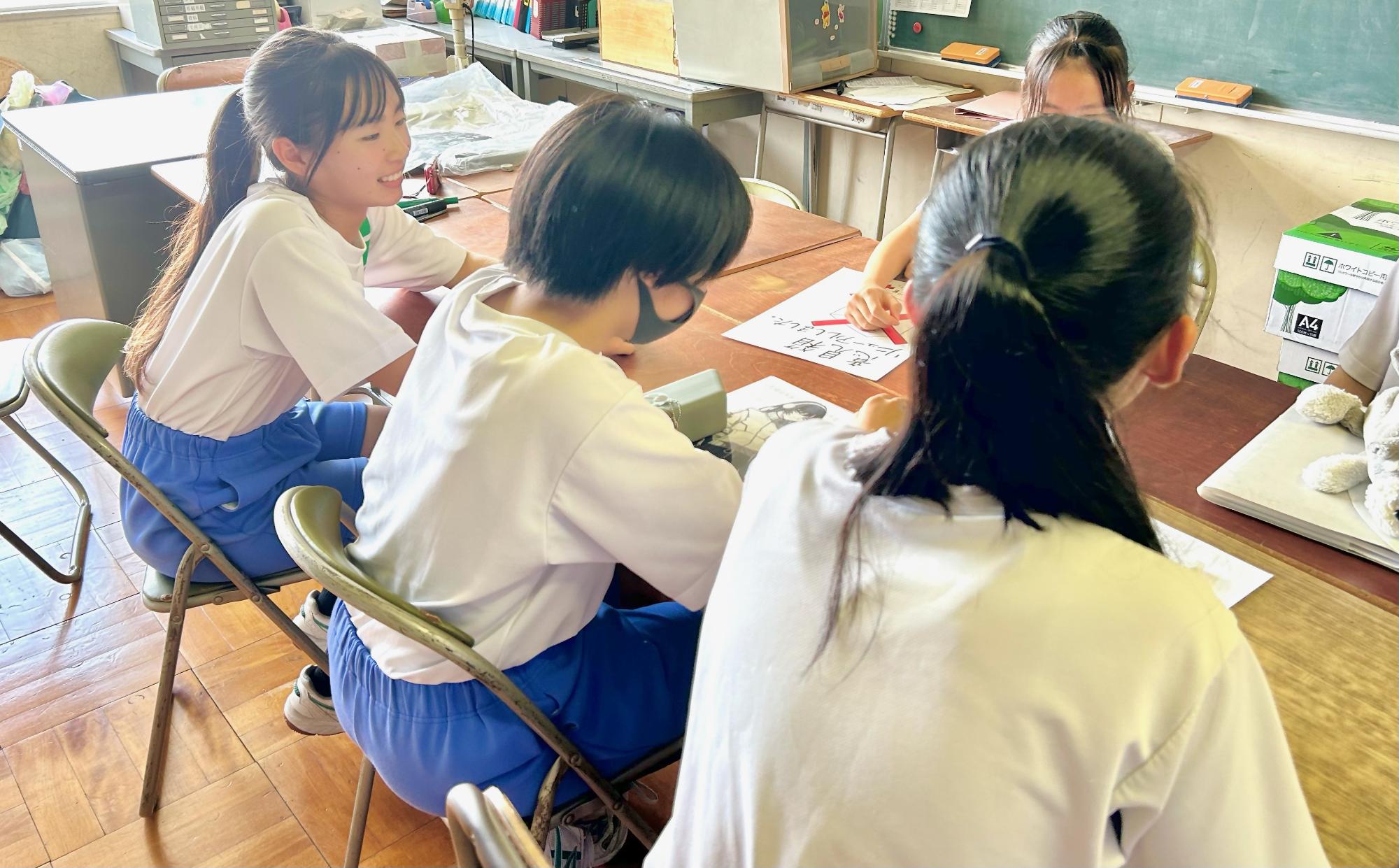 生徒たちの会議の様子