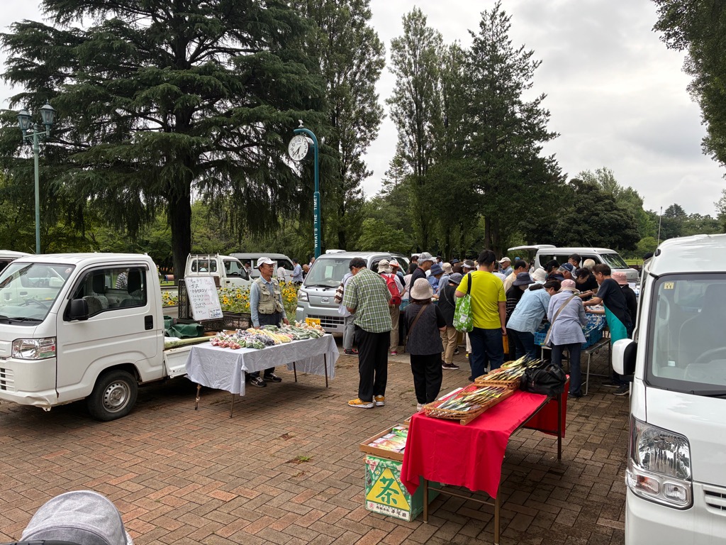 出張!ふれあい朝市の様子