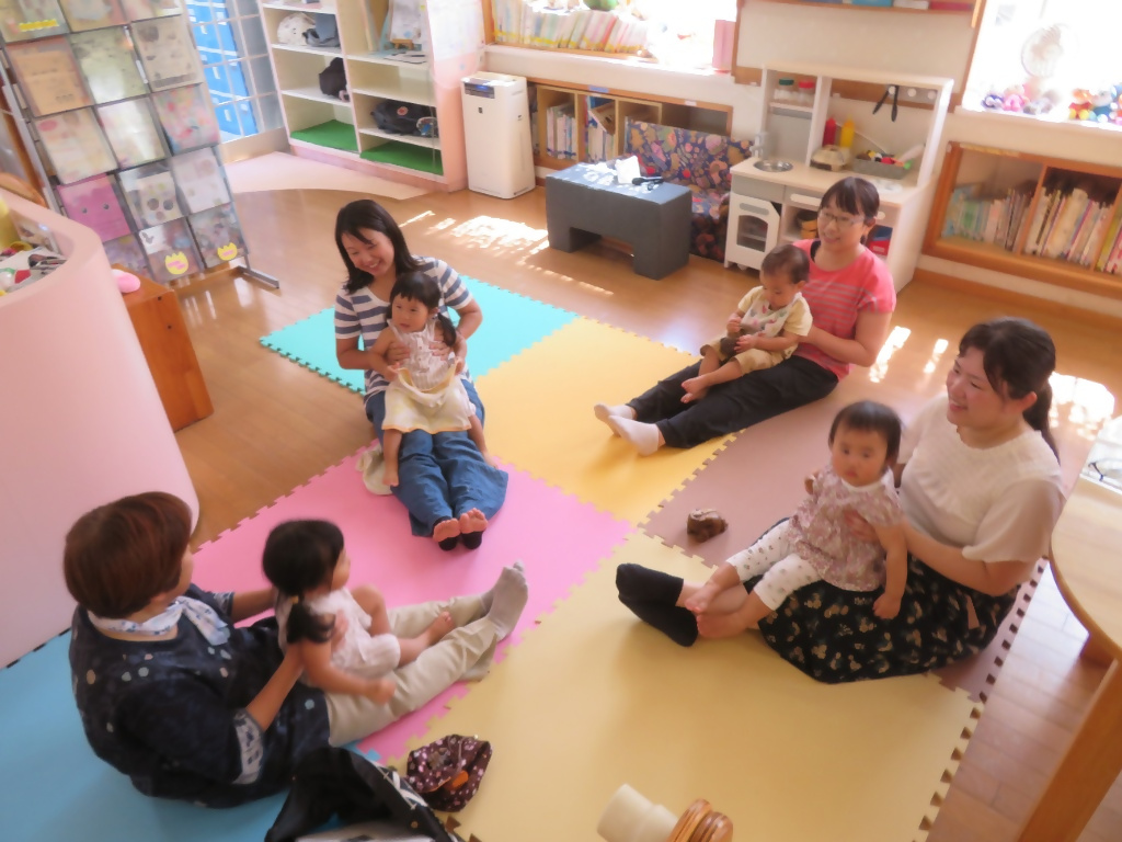 子育て支援センターあおいとりの利用風景3