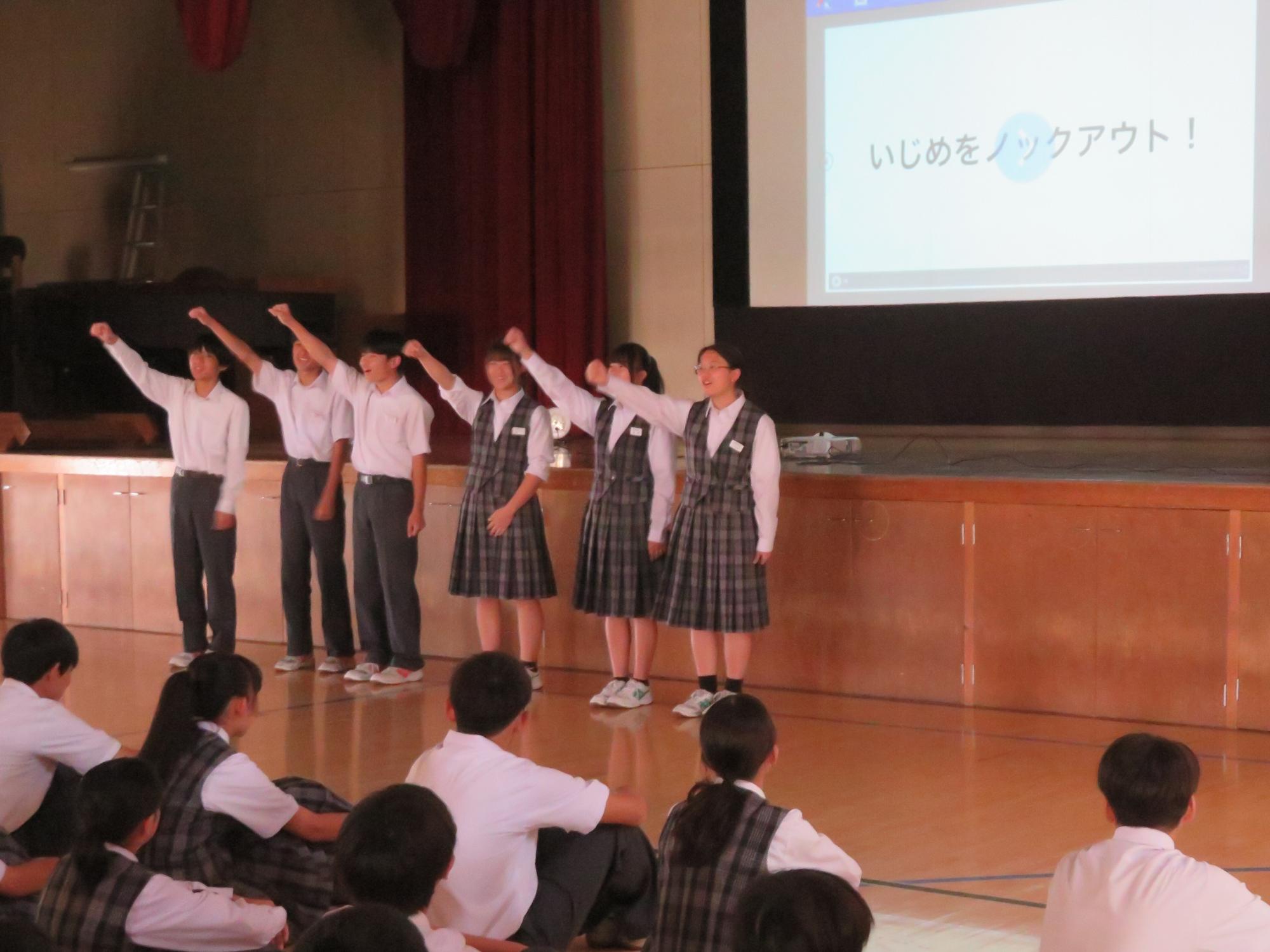 生徒会本部からの呼びかけの様子