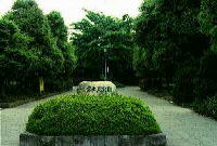 緑に囲まれた富士見公園と書かれている石碑の写真