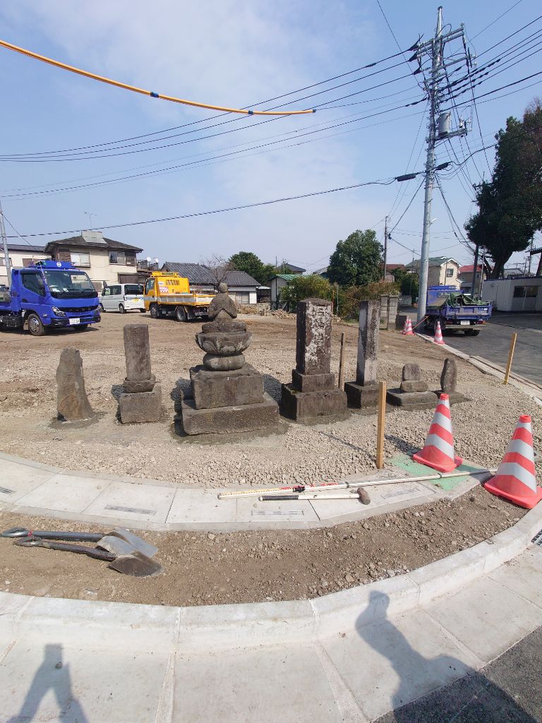 元の場所に戻った石造物